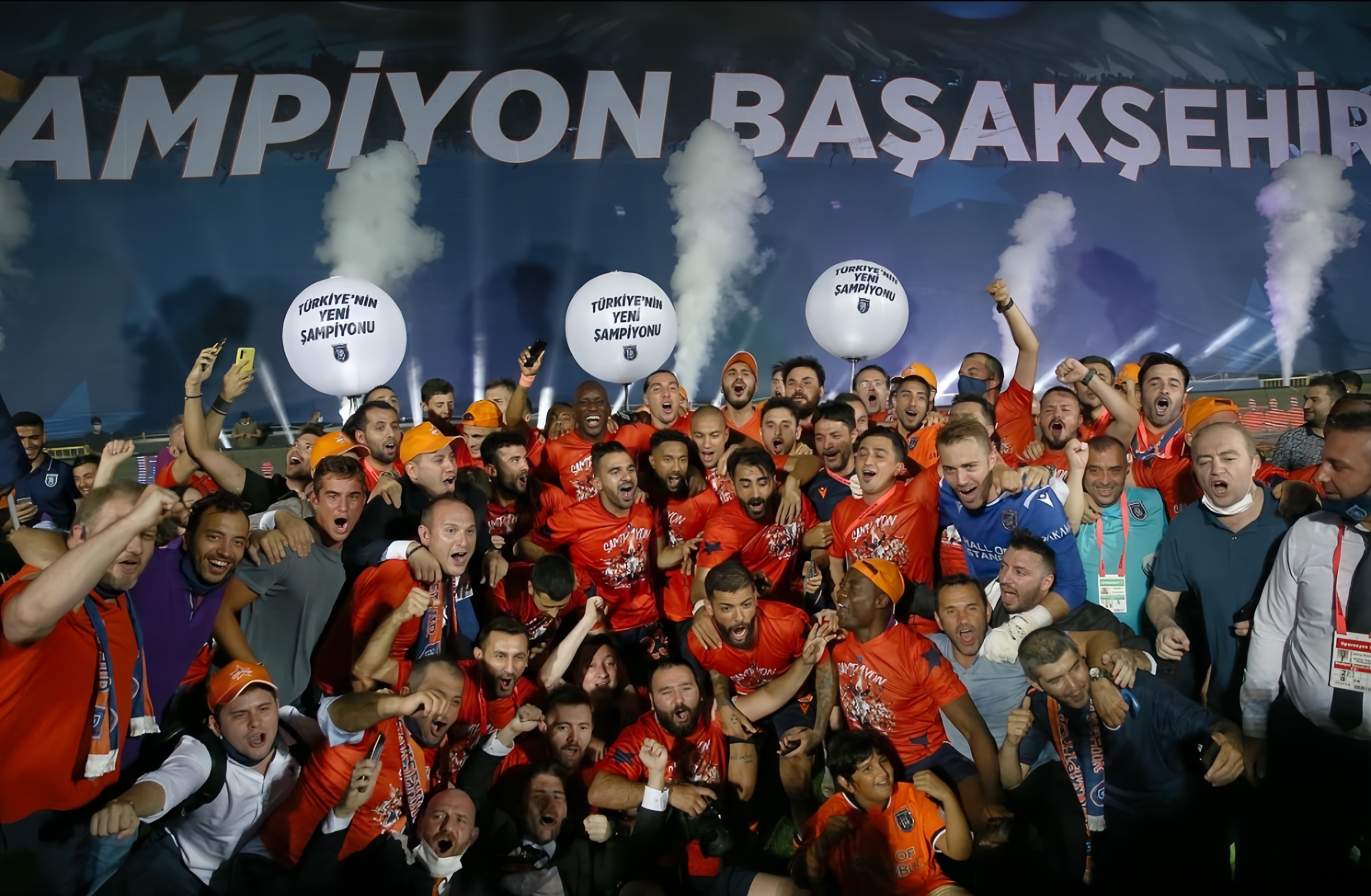 博彩平台排名-足球赛场的精彩对决让球迷热血沸腾